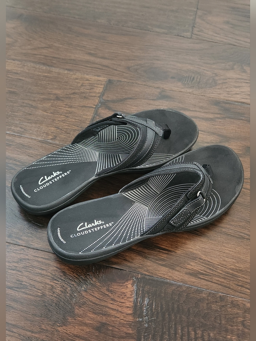 CLARKS WOMEN'S BREEZE SEA LIGHTWEIGHT FLIP-FLOPS BLACK/BLACK. Size 10.0.